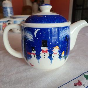 Teapot & Lid Winter Wonderland by NIKKO